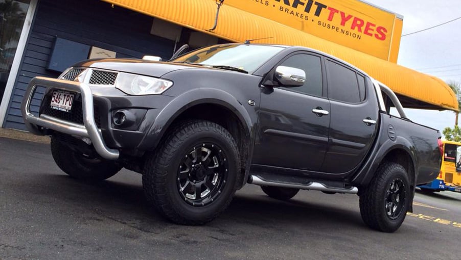 Mitsubishi-Triton---Dirt.jpg